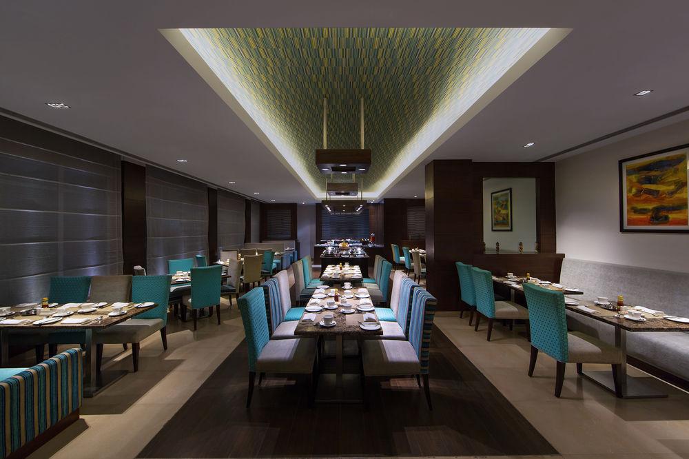 Four Points By Sheraton Vadodara Esterno foto