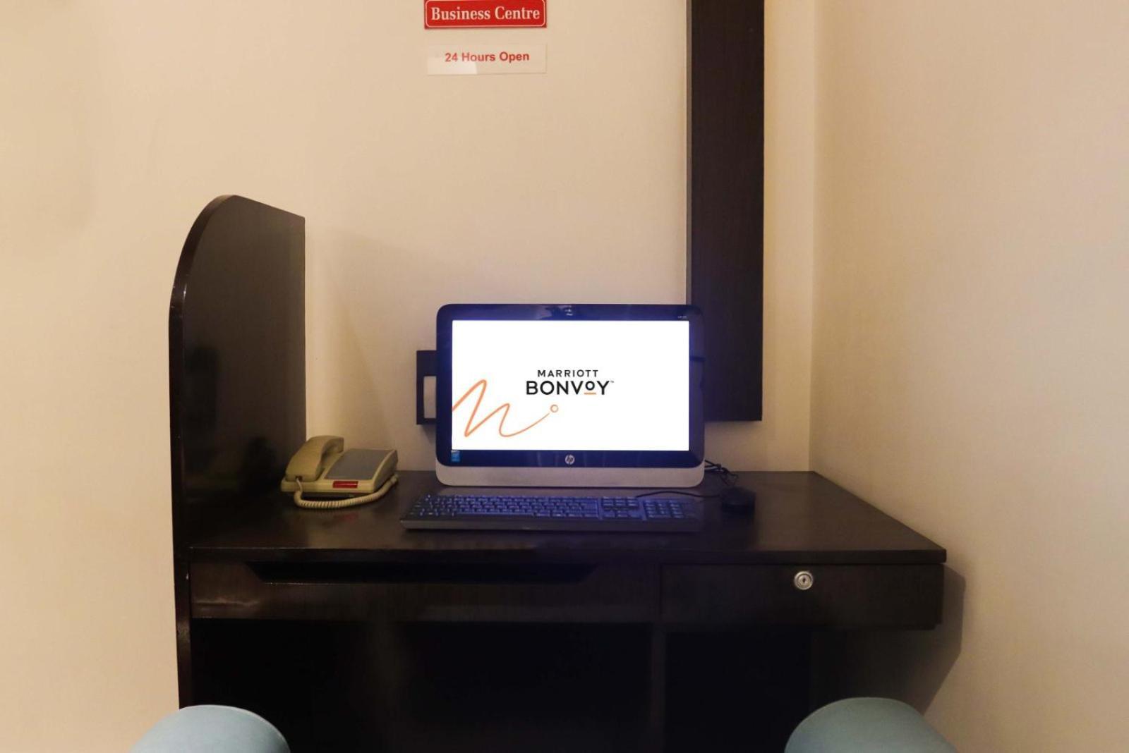 Four Points By Sheraton Vadodara Esterno foto