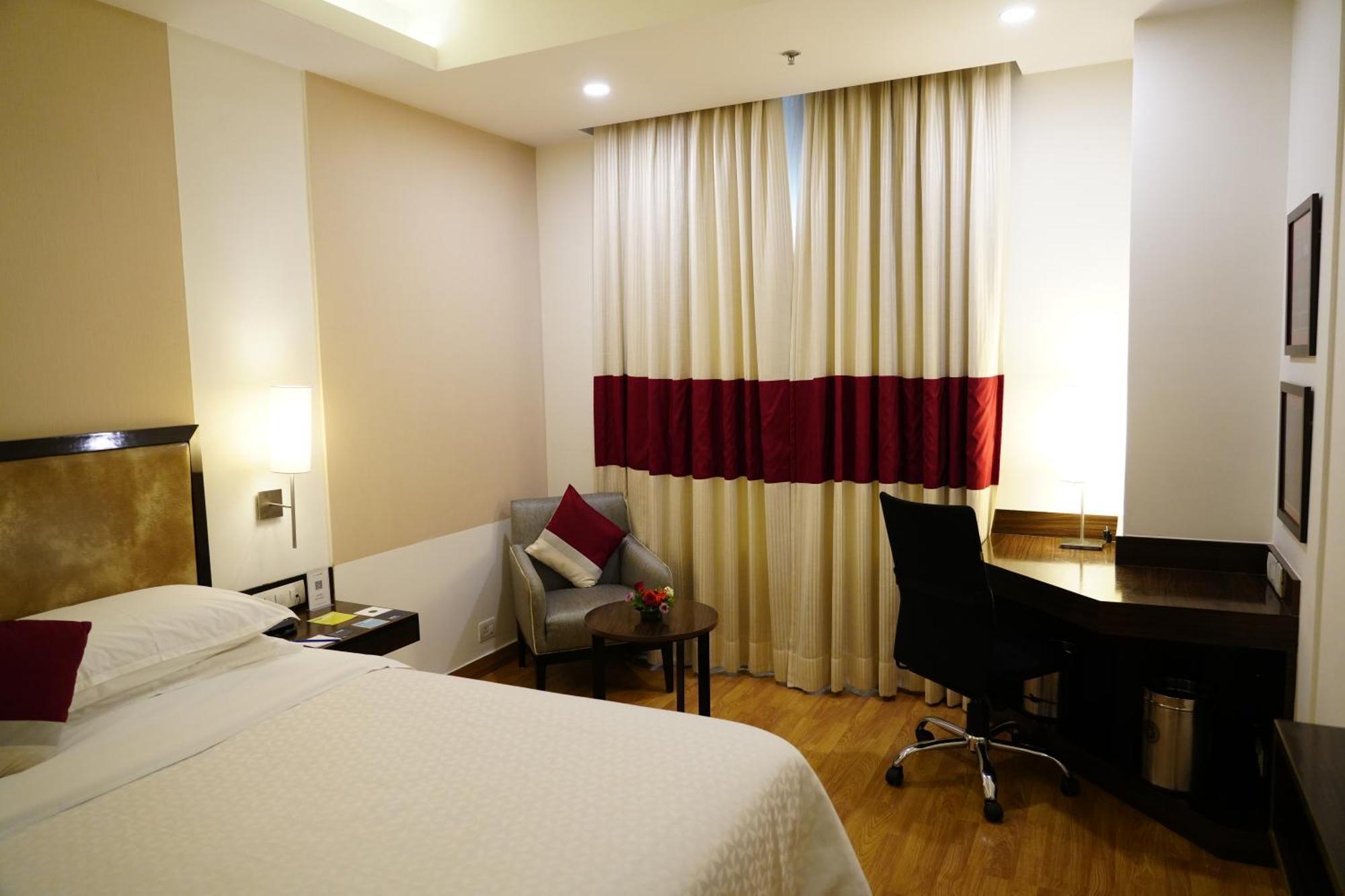 Four Points By Sheraton Vadodara Esterno foto