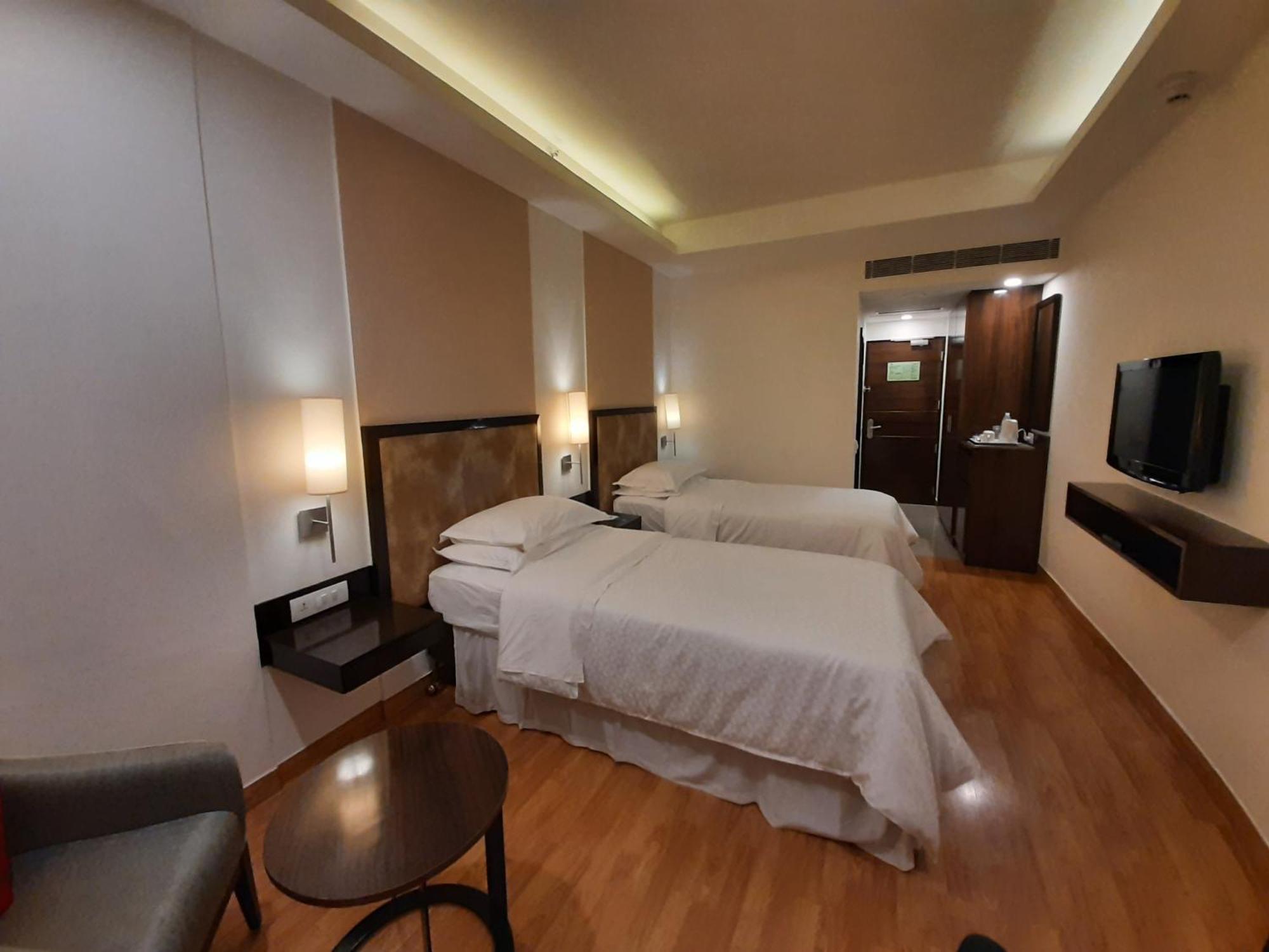 Four Points By Sheraton Vadodara Esterno foto