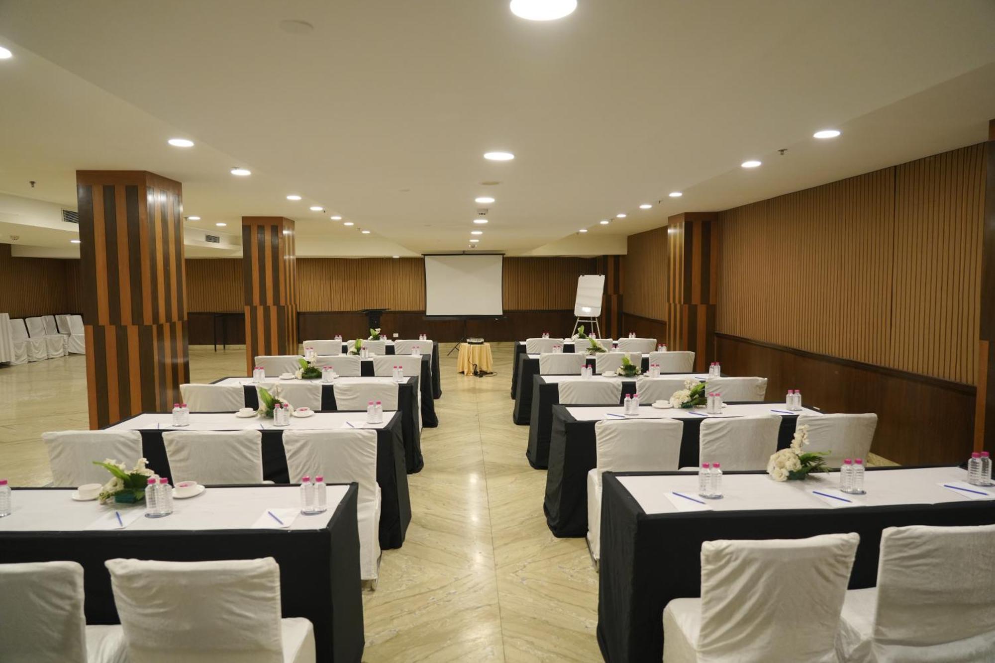 Four Points By Sheraton Vadodara Esterno foto