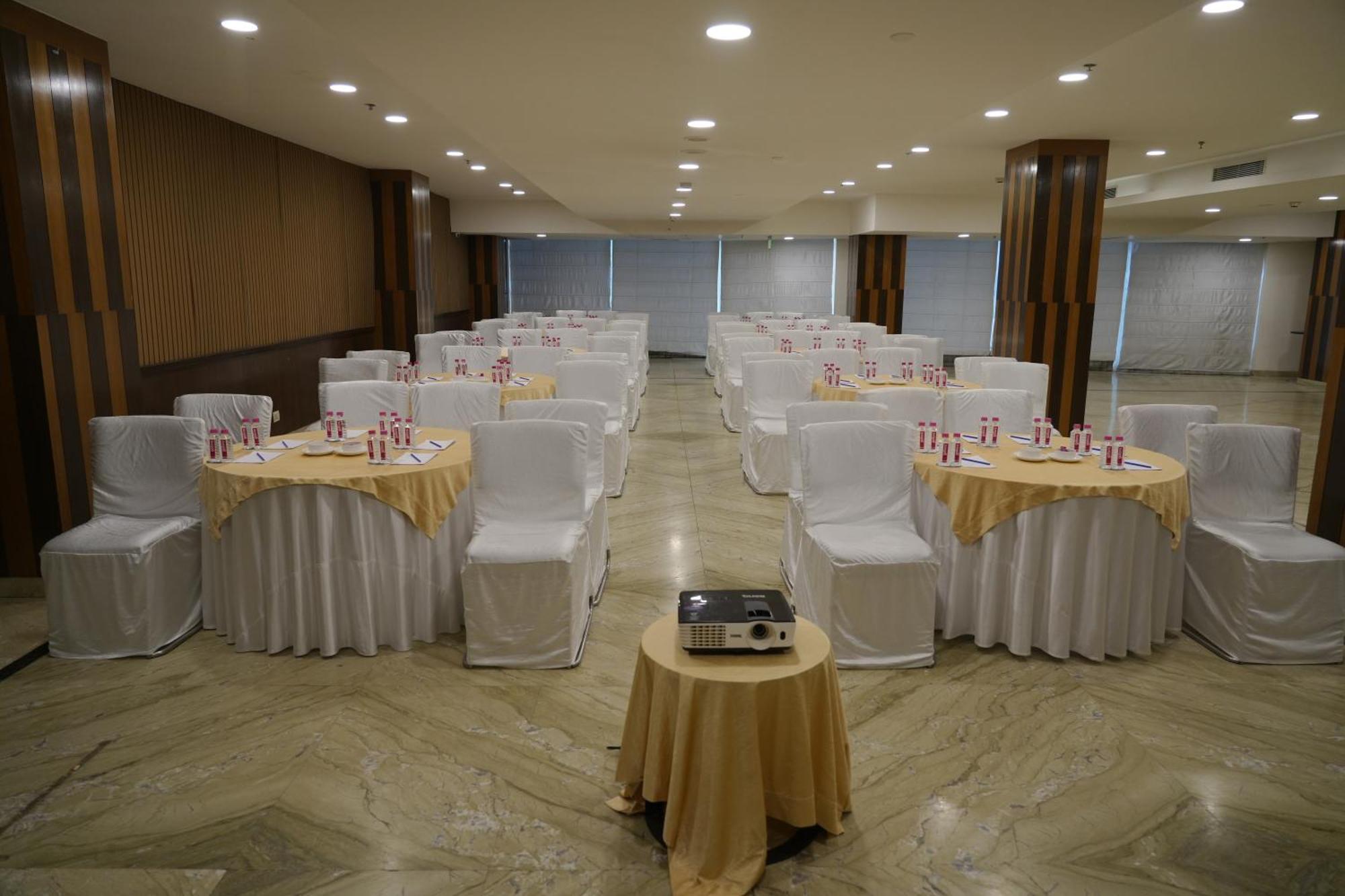 Four Points By Sheraton Vadodara Esterno foto