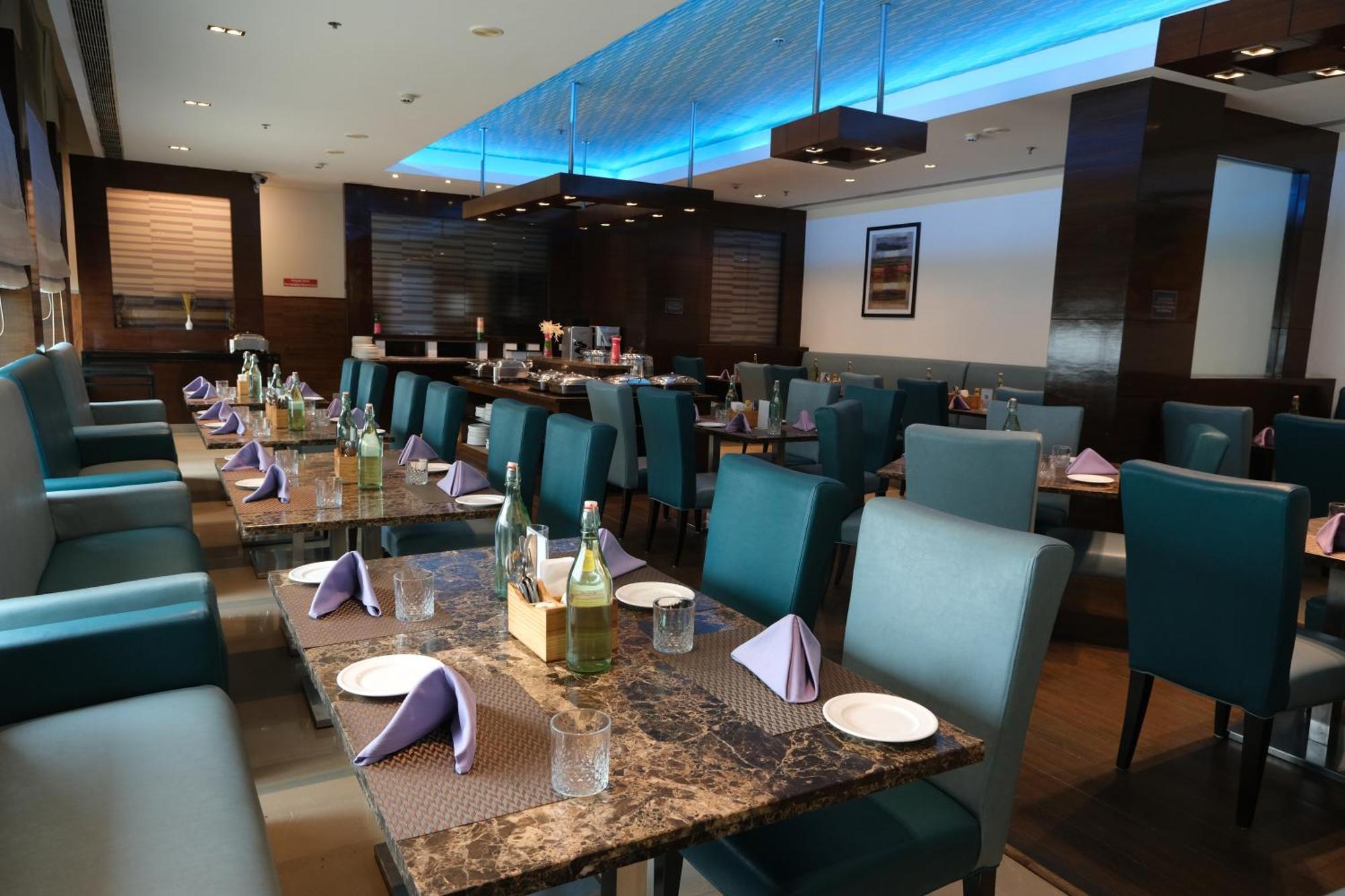 Four Points By Sheraton Vadodara Esterno foto