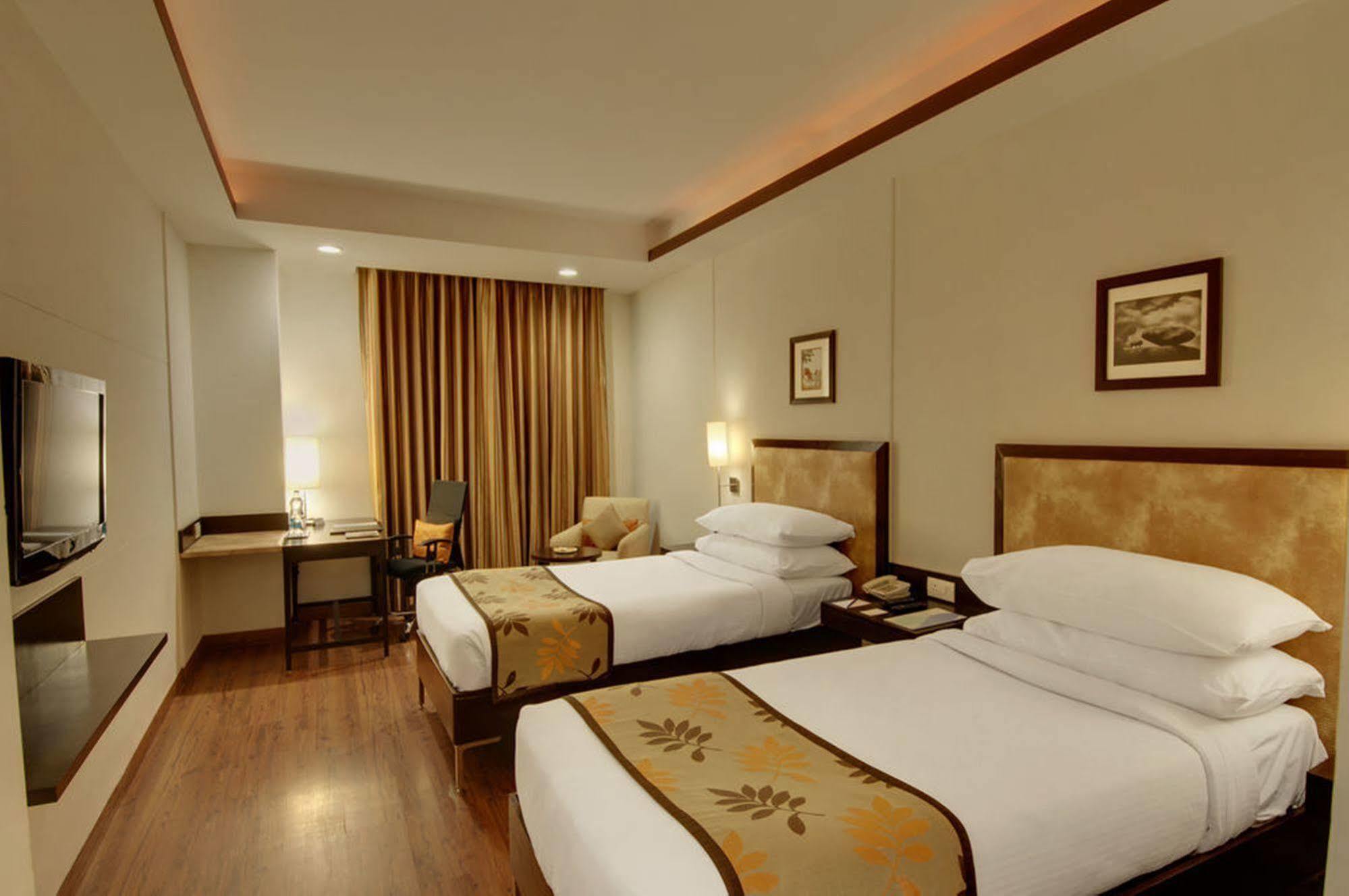 Four Points By Sheraton Vadodara Esterno foto